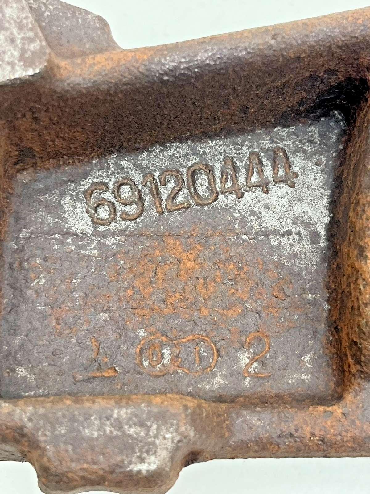 7636094