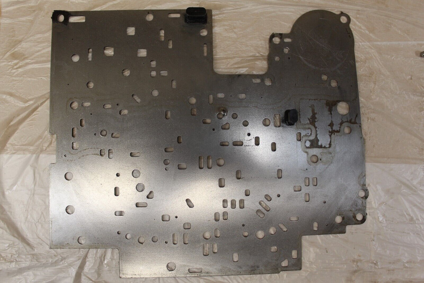 1997 4l60E Valve Body w/ Separator Plate Check Balls and Bolts OEM