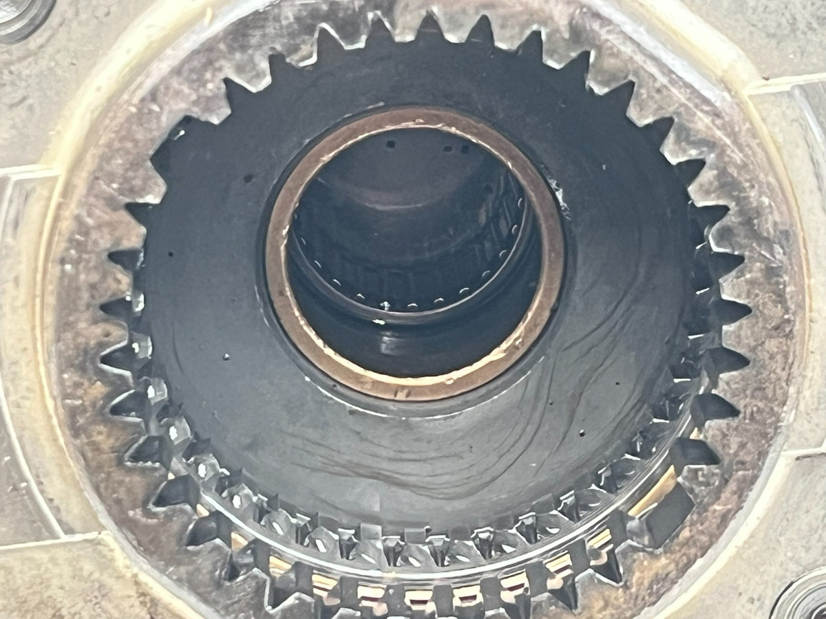 8976685