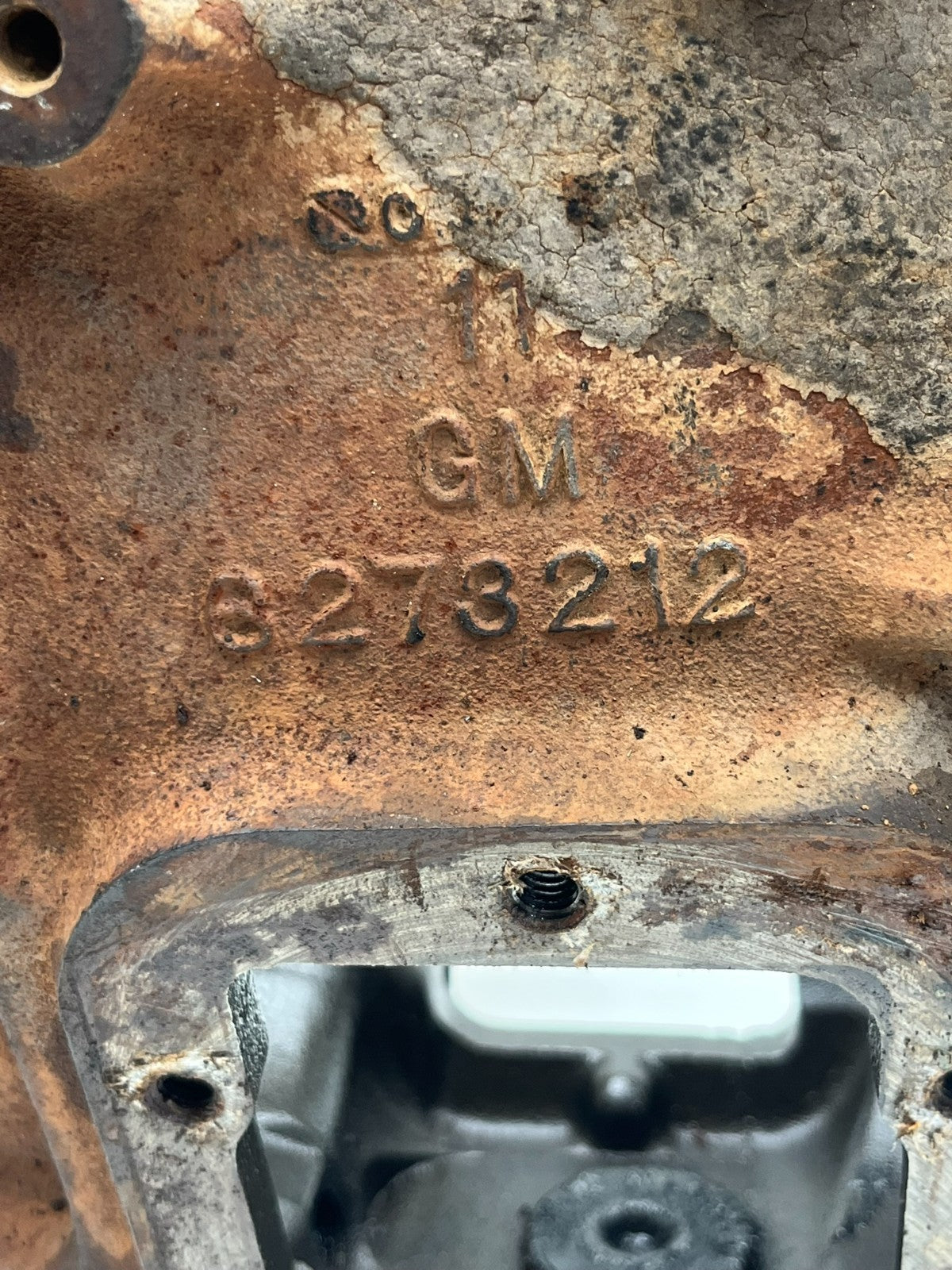 8977560