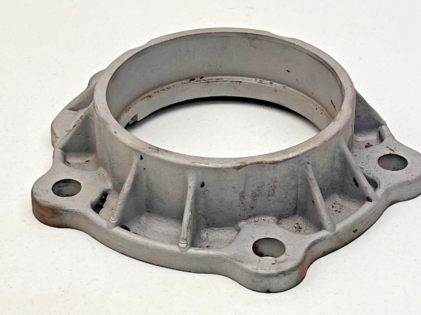 New Process NP205 Rear Output Fixed Yoke Seal Retainer C-94687