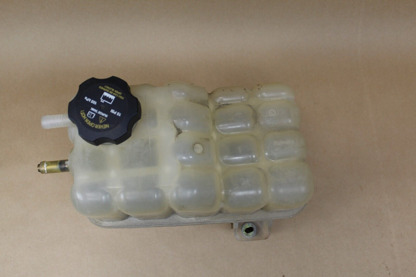 99-06 Chevy 1500 2500 Silverado 99-04 GMC Sierra Coolant Tank Reservoir OEM