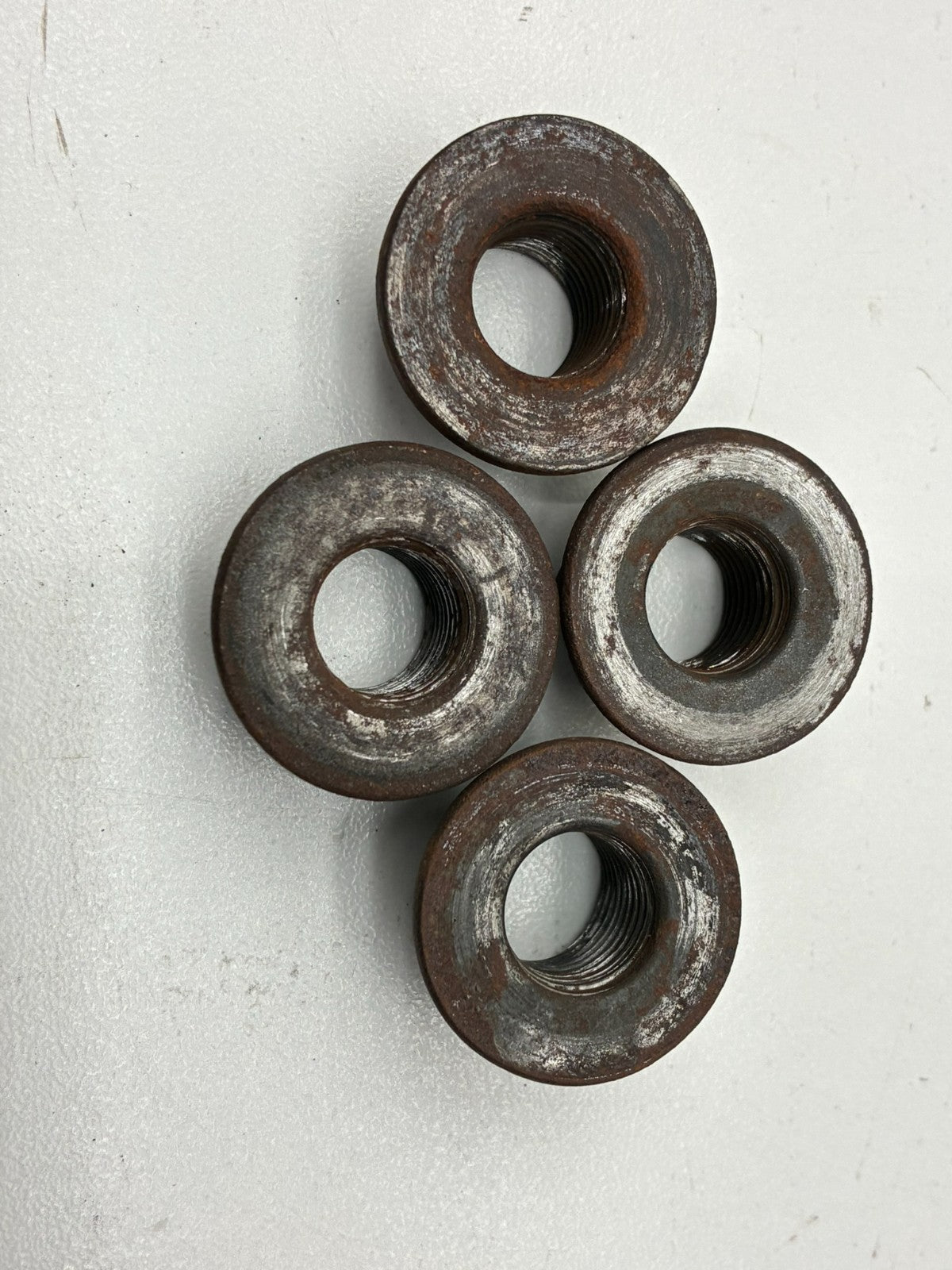 8925562