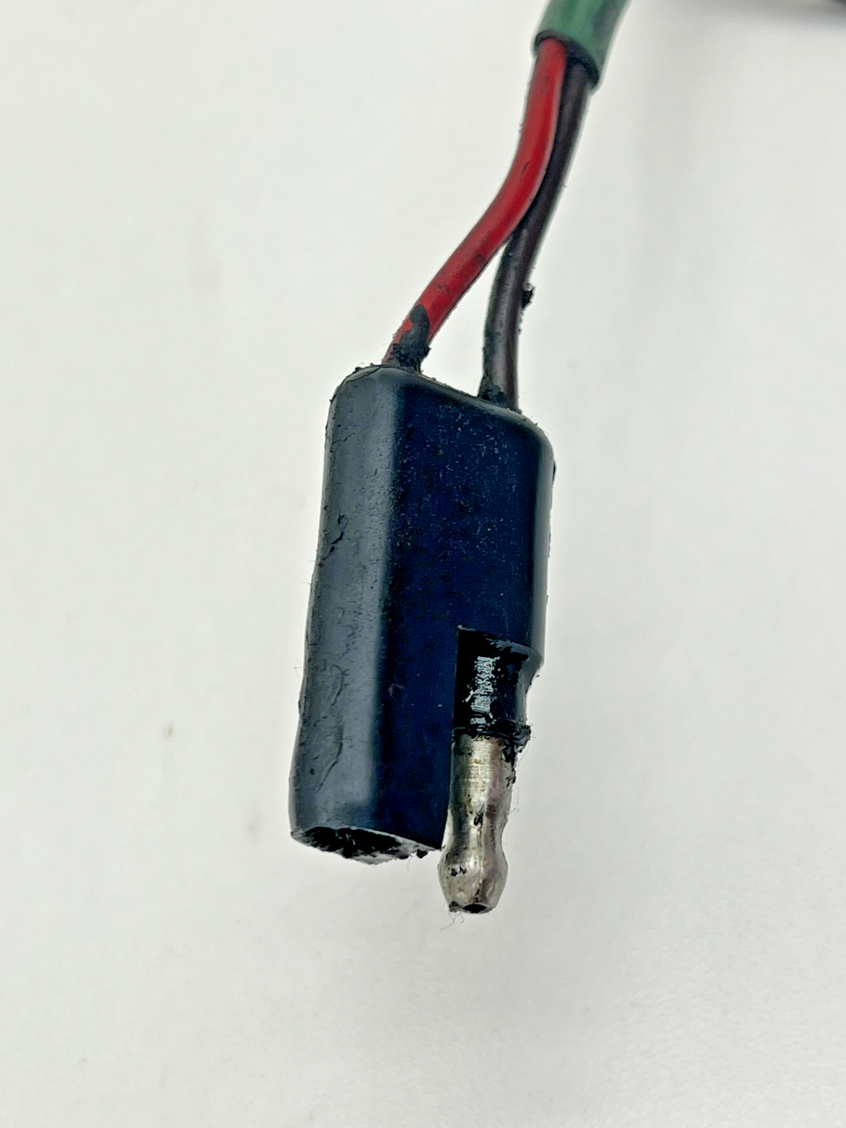 8985077