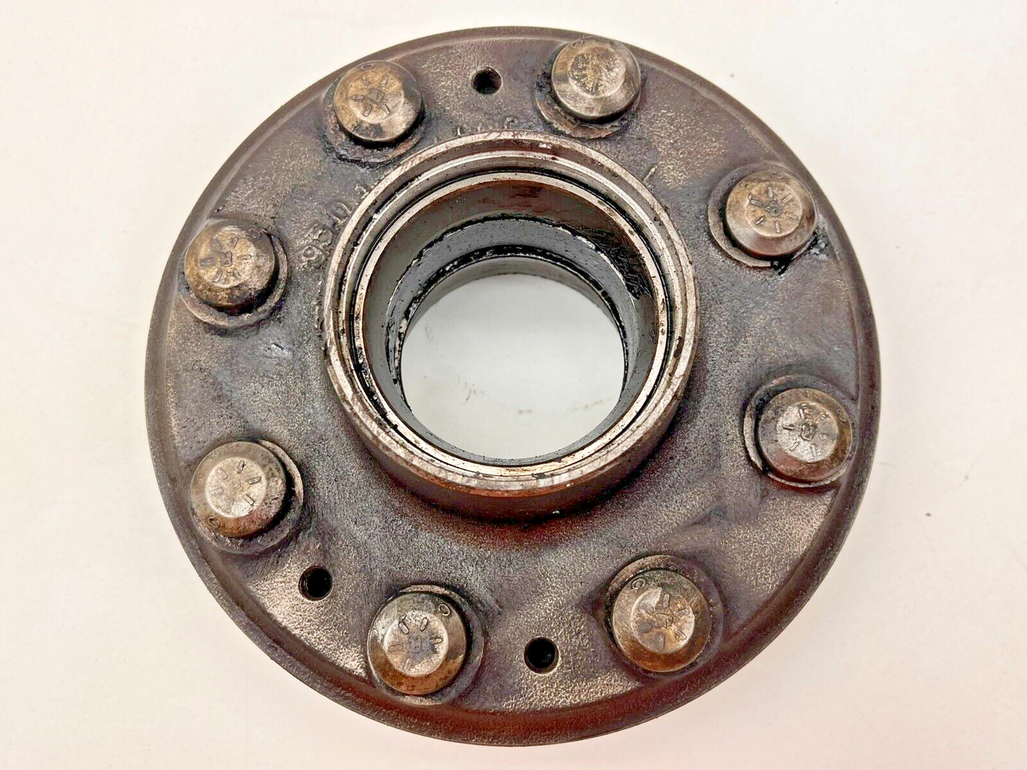 69-73 IHC 1200 200 Dana 44HD Dana 44  8 Lug Hub Closed Knuckle Hub 8-6.5