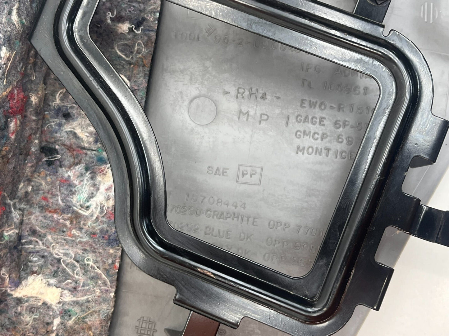 8953527